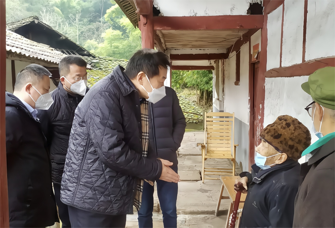 四川省尊龙凯时集团党委书记、董事长任丁率队赴嘉陵区开展帮扶工作